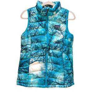 Patagonia Girls Teal & Aqua Tree-Print Puffer Vest Also fits a women's small!